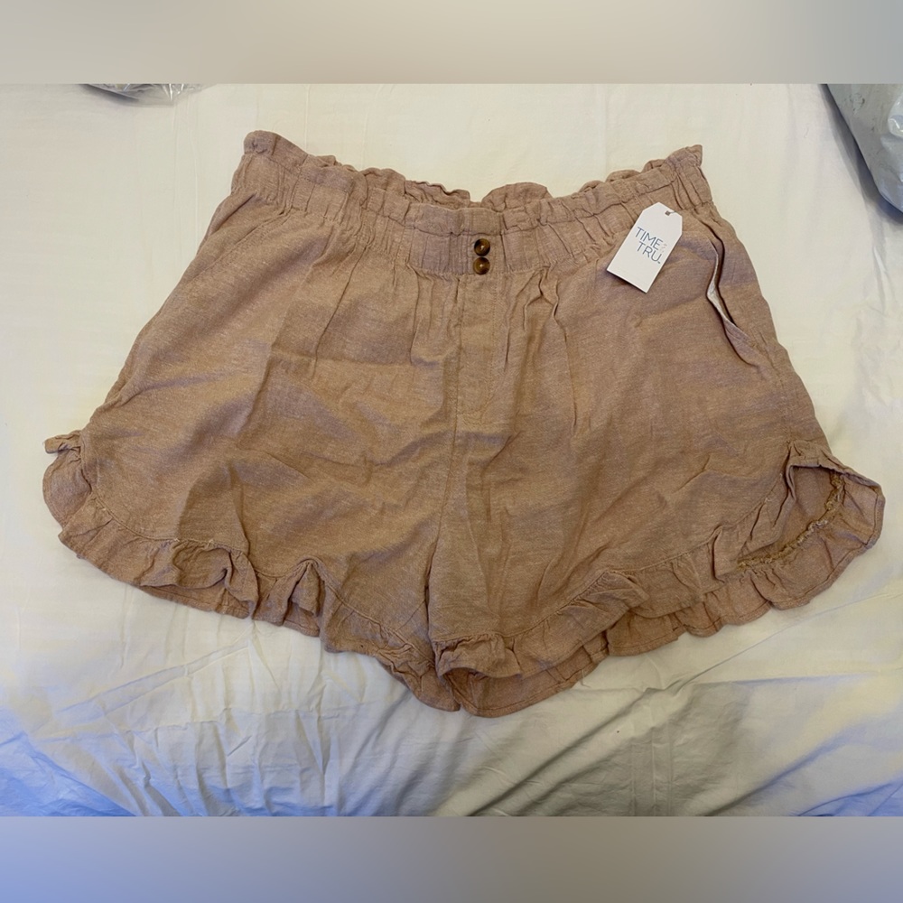 Linen ruffle shorts